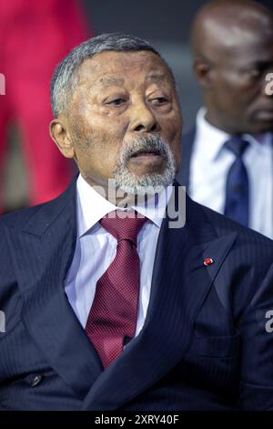 Jean Ping, ex presidente dell'Unione africana (UA), burocrate e ministri del regime di Omar Bongo Ondimba, che è diventato un oppositore dell'ex presidente Ali Bongo Ondimba durante la cerimonia di apertura del dialogo nazionale inclusivo, il 2 aprile 2024 al Palais des Sports di Libreville. Foto Stock