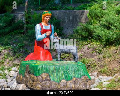 Voronezh, Russia - 2 agosto 2023: Personaggi da favola in primavera nel villaggio di Kostenki, regione di Voronezh, Foto Stock