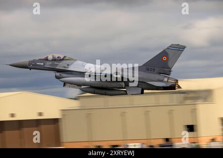 Aeronautica militare rumena, F-16AM Fighting Falcon, partenza il giorno delle partenze presso il Royal International Air Tattoo Foto Stock