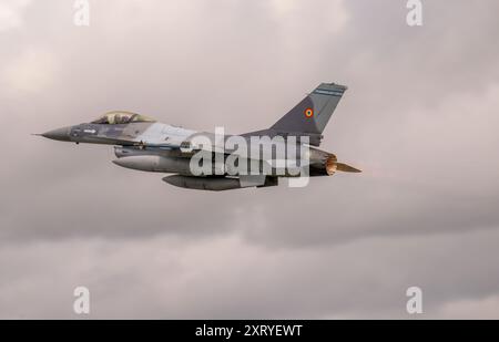 Aeronautica militare rumena, F-16AM Fighting Falcon, partenza il giorno delle partenze presso il Royal International Air Tattoo Foto Stock