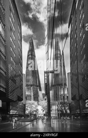 Vista sul grattacielo noto come Shard a Londra, Regno Unito Foto Stock
