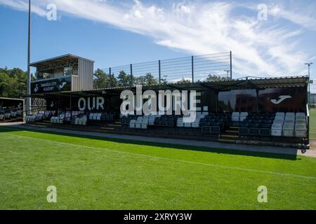 Landore, Swansea, Galles. 12 agosto 2024. Lo stand Our Future presso lo Swansea City Academy JOMA High Performance Centre di Landore, Swansea, Galles, Regno Unito, il 12 agosto 2024. Crediti: Duncan Thomas/Majestic Media. Foto Stock