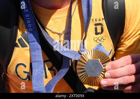 Empfang der Deutschen Olympia Mannschaft 2024 a Koeln Symbolfoto einer Goldmedaille des deutschen Olympia-Team und Team Deutschland bei den olympischen Sommerspiele 2024 a Parigi Koeln Nordrhein-Westfalen Deutschland *** ricevimento della squadra olimpica tedesca 2024 a Colonia foto simbolica di medaglia d'oro della squadra olimpica tedesca e della squadra tedesca alle Olimpiadi estive del 2024 a Parigi, Colonia Nord Renania-Vestfalia Germania Foto Stock