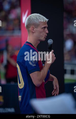 Dani Olmo (FC Barcelona) sorride durante un Joan Gamper Trophy all'Estadi Olimpic Lluis Companys di Barcellona, Spagna, il 12 agosto 2024. Foto di Felipe Mondino Foto Stock