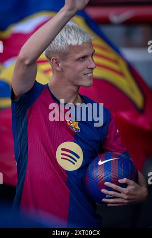 Dani Olmo (FC Barcelona) sorride durante un Joan Gamper Trophy all'Estadi Olimpic Lluis Companys di Barcellona, Spagna, il 12 agosto 2024. Foto di Felipe Mondino Foto Stock