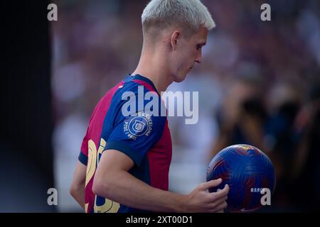 Dani Olmo (FC Barcelona) sorride durante un Joan Gamper Trophy all'Estadi Olimpic Lluis Companys di Barcellona, Spagna, il 12 agosto 2024. Foto di Felipe Mondino Foto Stock