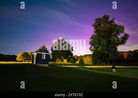 Mostra dell'aurora boreale, nota anche come aurora boreale, nell'Inghilterra meridionale, a Reading Berkshire Foto Stock