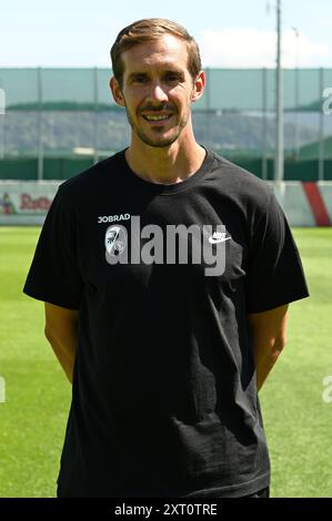 Friburgo, Germania. 8 agosto 2024. Friburgo, Germania - 08 agosto 2024: Sessione Mediaday/foto con 1. Bundesliga SC Freiburg Profis, allenatore Julian Schuster (foto di mediensegel/Sipa USA) credito: SIPA USA/Alamy Live News Foto Stock