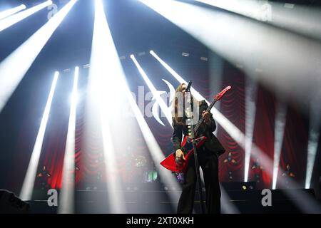 Irving, Stati Uniti. 11 agosto 2024. Lzzy Hale, cantante e chitarra solista della rock band americana Halestorm, si esibisce alla Toyota Music Factory. L'11 agosto 2024 a Irving, Texas. (Foto di Javier Vicencio/Eyepix/Sipa USA) credito: SIPA USA/Alamy Live News Foto Stock