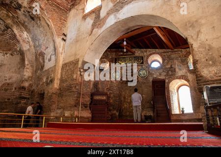 Turchia - 3 agosto ,2024 : MOSCHEA DI IZNIK HAGIA SOPHIA (Iznik Ayasofya Orhan Camii). Antica chiesa bizantina storica. Costruita inizialmente come chiesa, fu co Foto Stock