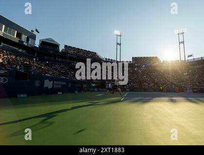 Toronto, Canada. 12 agosto 2024. Amanda Anisimova degli Stati Uniti restituisce il pallone durante il match finale femminile tra Jessica Pegula degli Stati Uniti e Amanda Anisimova degli Stati Uniti al torneo di tennis National Bank Open 2024 a Toronto, Canada, il 12 agosto 2024. Crediti: Zou Zheng/Xinhua/Alamy Live News Foto Stock