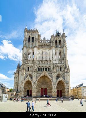 La Cattedrale di Amiens, nel cuore della Piccardia, è una delle più grandi chiese gotiche "classiche" del XIII secolo Foto Stock