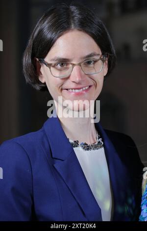 DATA DI REGISTRAZIONE NON DICHIARATA TAYLOR SWIFT WACHSFIGUR, 13.08.2024 Dr. Susanne Faerber, Präsentation der neuen Wachsfigur der US-Amerikanischen Sängerin Taylor Swift im Wachsfigurenkabinett Panoptikum, Amburgo, 13.08.2024 *** TAYLOR SWIFT, 13 08 2024 Dr. Susanne Faerber, presentazione della nuova figura in cera della cantante americana Taylor Swift nel museo delle cere Panoptikum, Amburgo, 13 08 2024 Copyright: xEventpressxMPx Foto Stock