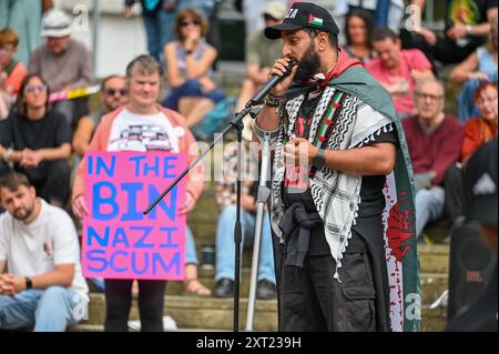 11 agosto 2024, Swansea, Galles. Nella foto sono presenti persone che partecipano al raduno Unity Anti-Racism tenutosi a Swansea, Galles, organizzato come una contro-protesta contro una manifestazione di estrema destra che si dice non abbia avuto luogo. Foto Stock