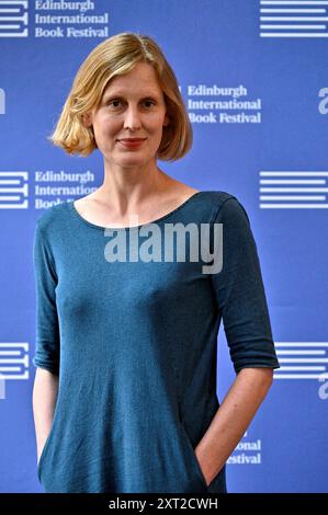 Edimburgo, Scozia, Regno Unito. 13 agosto 2024. Edinburgh International Book Festival: Amy Liptrot, giornalista scozzese e autrice, al photocall ufficiale. Crediti: Craig Brown/Alamy Live News Foto Stock