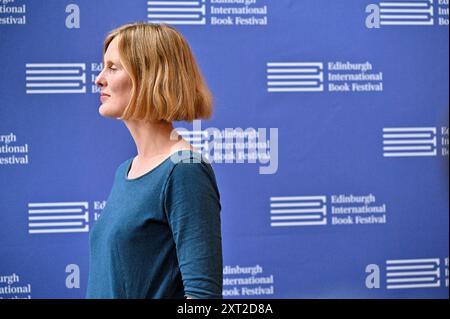 Edimburgo, Scozia, Regno Unito. 13 agosto 2024. Edinburgh International Book Festival: Amy Liptrot, giornalista scozzese e autrice, al photocall ufficiale. Crediti: Craig Brown/Alamy Live News Foto Stock