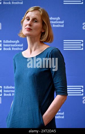 Edimburgo, Scozia, Regno Unito. 13 agosto 2024. Edinburgh International Book Festival: Amy Liptrot, giornalista scozzese e autrice, al photocall ufficiale. Crediti: Craig Brown/Alamy Live News Foto Stock