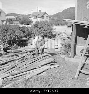 Attuale 18-1949: Il vecchio Nygårdsvold compie 70 anni l'ex primo ministro Johan Nygårdsvold compie 70 anni il 6 settembre 1949. Si è ritirato nella sua casa a Hommelvik e passa il suo tempo a ristrutturare la casa. Foto; per Bratland / Aktuell / NTB ***FOTO NON ELABORATA*** questo testo dell'immagine è tradotto automaticamente questo testo dell'immagine è tradotto automaticamente Foto Stock