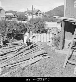 Attuale 18-1949: Il vecchio Nygårdsvold compie 70 anni l'ex primo ministro Johan Nygårdsvold compie 70 anni il 6 settembre 1949. Si è ritirato nella sua casa a Hommelvik e passa il suo tempo a ristrutturare la casa. Foto; per Bratland / Aktuell / NTB ***FOTO NON ELABORATA*** questo testo dell'immagine è tradotto automaticamente questo testo dell'immagine è tradotto automaticamente Foto Stock