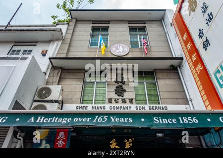 Di fronte al negozio della Ghee Hiang Company in Beach Street a George Town, Penang, Malesia. Foto Stock