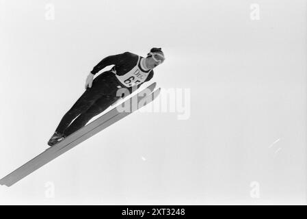 Attuale 9 - 5 - 1971: Mork - Myrmo - Masters due favoriti hanno vinto il campionato norvegese di sci nel fine settimana. Tutti si aspettavano che Ingolf Mork portasse a casa la vittoria nel salto, e non era nemmeno inaspettato che Magne Myrmo di Rennebu avesse vinto il suo primo NM nello sci di fondo. Foto. Ivar Aaserud/Aktuell/NTB ***FOTO NON ELABORATA*** il testo dell'immagine è tradotto automaticamente Foto Stock