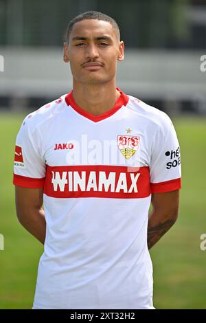 Enzo Millot VfB Stoccarda (08) LE NORMATIVE DFL DI VFB STUTTGART FOTOTERMIN 13.08.2024 VIETANO QUALSIASI USO DI FOTOGRAFIE COME SEQUENZE DI IMMAGINI E/O QUASI-VIDEO Foto Stock