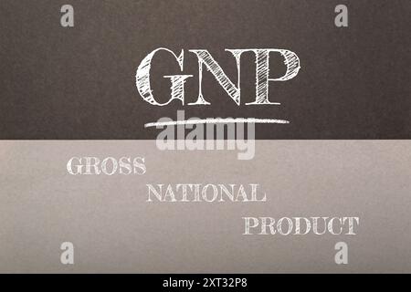 Una lavagna con l'acronimo GNP scritto in gesso bianco, che rappresenta il prodotto nazionale lordo, una misura delle prestazioni economiche di un paese. Foto Stock