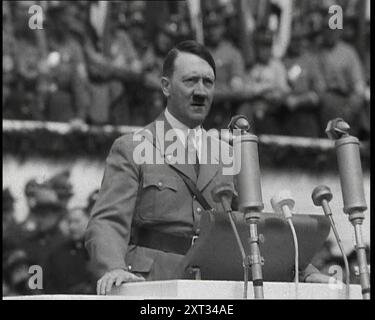 Adolf Hitler tiene un discorso, anni '1930 Da Time to Remember - The Powers That Were, anni '1930 (Reel 3); un documentario su varie figure importanti degli anni '1930 Foto Stock