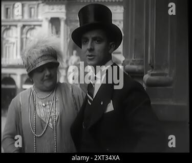 La cantante lirica Luisa Tetrazzini sposò Pietro Vernati, 1926. Da "Time to Remember 1926 - Short Sharp Shower" ( Reel 3); documentario sul 1926 - General Strike, politica internazionale, danza, meteo e impresa da record. Foto Stock