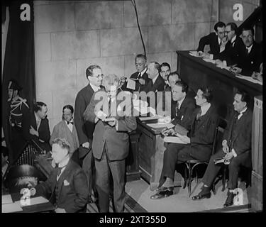 Membri della riunione della società delle Nazioni a Ginevra, 1926. Da "Time to Remember 1926 - Short Sharp Shower" ( Reel 2); documentario sul 1926 - General Strike, politica internazionale, danza, meteo e imprese da record. Foto Stock