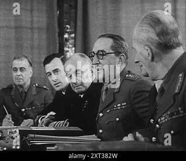 Membri della Conferenza di Casablanca, 1943. Da Time to Remember - Struggle for A Planet, 1943 ( Reel 2); documentario sugli eventi del 1943, in particolare la battaglia dell'Atlantico. Foto Stock