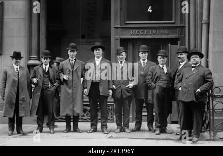 K.J. Ferry, T. Kennedy, Frank Hayes, T. Haggerty, M. Dougherty, F. Farrington, John Mack, T.J. Richards, A. Matti (da sinistra a destra), 1912. Foto Stock