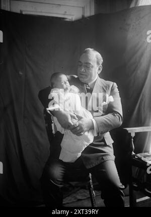 Enrico Caruso con la figlia Gloria, 1919 anni. Mostra il tenore italiano Enrico Caruso (1873-1921) con sua figlia Gloria (1919-1999). Foto Stock