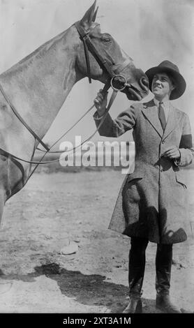 Eleanor Sears, tra il c1915 e il 1916. Mostra Eleonora Randolph Sears (1881-1968), tennista, cavaliere e giocatrice di squash a Coronado Beach, Coronado, California. Foto Stock