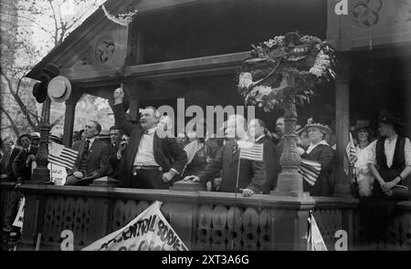 J.P. Holland allo sciopero delle auto, 1916. Mostra W.B. Fitzgerald, James P. Holland, Hugh Frayne e altri che parlano a Union Square, New York City durante uno sciopero d'auto. Foto Stock