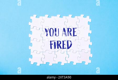 Un puzzle con le parole che sei sparato scritte sopra Foto Stock