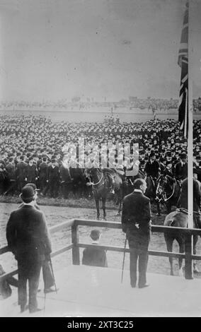 Carson si rivolge all'Ulster Army, 1914. Mostra Sir Edward H. Carson, leader del Partito Unionista irlandese. Foto Stock