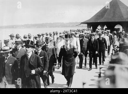 Diplomatici al Mt. Vernon, 1916 anni. Mostra i rappresentanti dei paesi alleati e i membri del Congresso che arrivano al Monte Vernon, Virginia, per ascoltare il discorso del presidente Woodrow Wilson del 4 luglio. Foto Stock