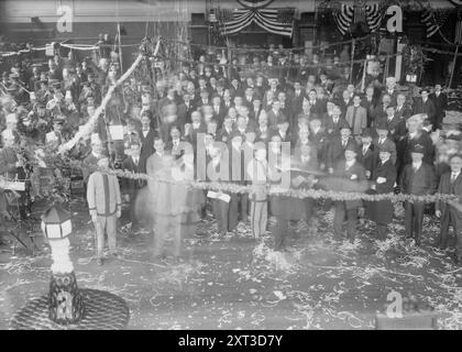 Natale su Consolidated Exchange, tra c1910 e c1920. Mostra i festeggiamenti natalizi alla Borsa di New York. Borsa in diretta concorrenza con la Borsa di New York (NYSE) dal 1885. La borsa cessò l'attività nel 1926. Foto Stock