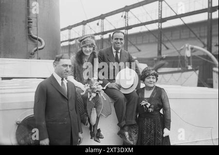 Hiram Abrams, [Mary] Pickford - [Doug] Fairbanks - Mrs. Pickford, tra c1915 e c1920. Foto Stock