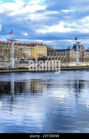 Centro Nautique Tony Bertrand sul fiume Rhône a Lione, Francia. Piscina pubblica, rinominata nel 2015 in onore dell'atleta francese, morto nel 2018 all'età di 105 anni! Foto Stock