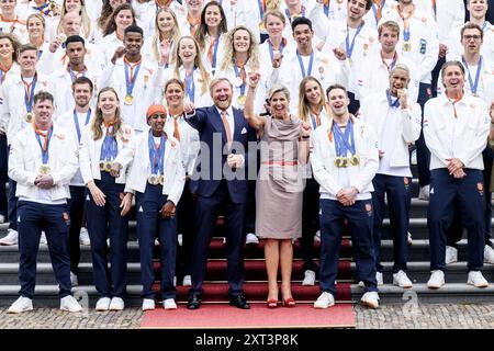 Den Haag, Paesi Bassi, 2024-08-13 15:28:06 L'AIA, 13-08-2024, Huis Ten Bosch PalaceKing Willem Alexander e la Regina Máxima ricevono le medaglie olandesi delle Olimpiadi estive del 2024 a Parigi all'Huis Ten Bosch PalacePHOTO: NLBeeld/Patrick van EmstIn la foto: re Willem Alexander e regina Máxima con Pieter van den Hoogenband, Harrie Lavreysen, Marit Bouwmeester, Sifan Hassan, Sharon van Rouwendaal, Worthy de Jong e Femke Bol crediti: NL Beeld / Patrick van Emst Foto Stock