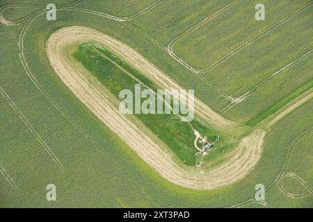 West Kennet Long Barrow, un tumulo funerario a camera neolitica, Wiltshire, 2023. West Kennet Long Barrow, un tumulo funerario a camera neolitica, Wiltshire, 2023. Foto Stock