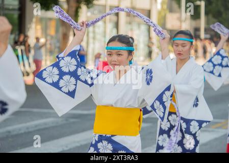 Los Angeles, Stati Uniti. 11 agosto 2024. Una grande parata durante la settimana di Nissei, un festival giapponese a Los Angeles. (Foto di Alberto Sibaja/Pacific Press) credito: Pacific Press Media Production Corp./Alamy Live News Foto Stock