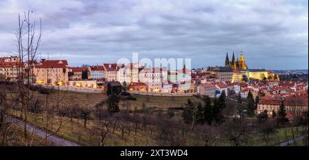Quartiere di Hradčany a Praga e Castello di Praga Foto Stock
