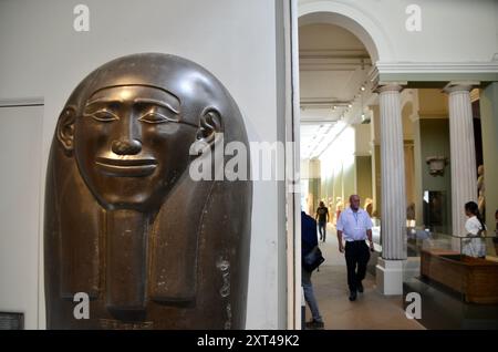 L'Ashmolean Museum of Art and Archaeology-Smiley Face sul coperchio del Sarcofago egizio della 27a dinastia di Ptahhotep - l'Ashmolean Museum, Oxford Foto Stock