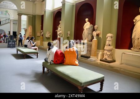 La sala delle sculture greche e romane presso il Museo d'Arte e Archeologia Ashmolean Foto Stock