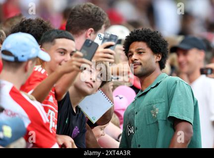 UNTERHACHING, GERMANIA - 13 AGOSTO: Serge Gnabry del Bayern Muenchen accanto alla partita FC Bayern Monaco vs WSG Tirol - amichevole pre-stagionale allo Sportpark Unterhaching il 13 agosto 2024 a Unterhaching, Germania. © diebilderwelt / Alamy Live News Foto Stock