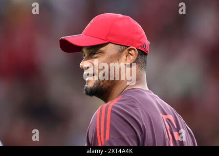 UNTERHACHING, GERMANIA - 13 AGOSTO: Allenatore Vincent Kompany del Bayern Muenchen Prior FC Bayern Monaco vs WSG Tirol - amichevole pre-stagionale allo Sportpark Unterhaching il 13 agosto 2024 a Unterhaching, Germania. © diebilderwelt / Alamy Live News Foto Stock