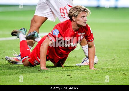 Enschede, Paesi Bassi. 13 agosto 2024. ENSCHEDE, PAESI BASSI - 13 AGOSTO: SEM Steijn del FC Twente sembra sorpreso mentre si è piazzato in campo durante il terzo turno di qualificazione della UEFA Champions League 2a tappa tra FC Twente e Red Bull Salzburg a De Grolsch veste il 13 agosto 2024 a Enschede, Paesi Bassi. (Foto di Broer van den Boom/Orange Pictures) credito: Orange Pics BV/Alamy Live News Foto Stock